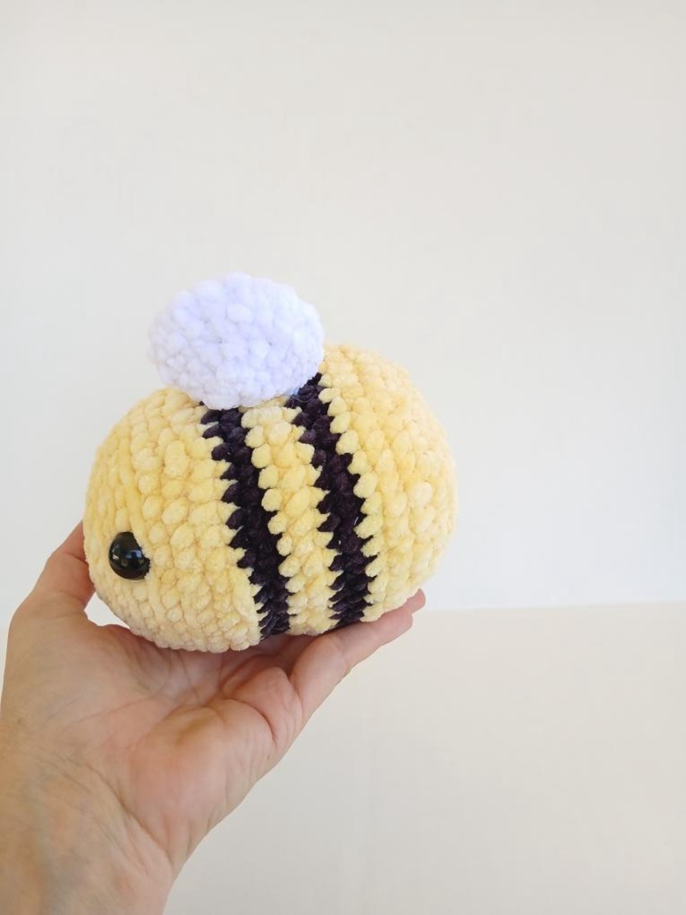 Handmade 5 inch crochet bee plushie - Picture 3 of 9